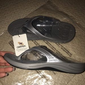Aetrex Lynco Flip Flops